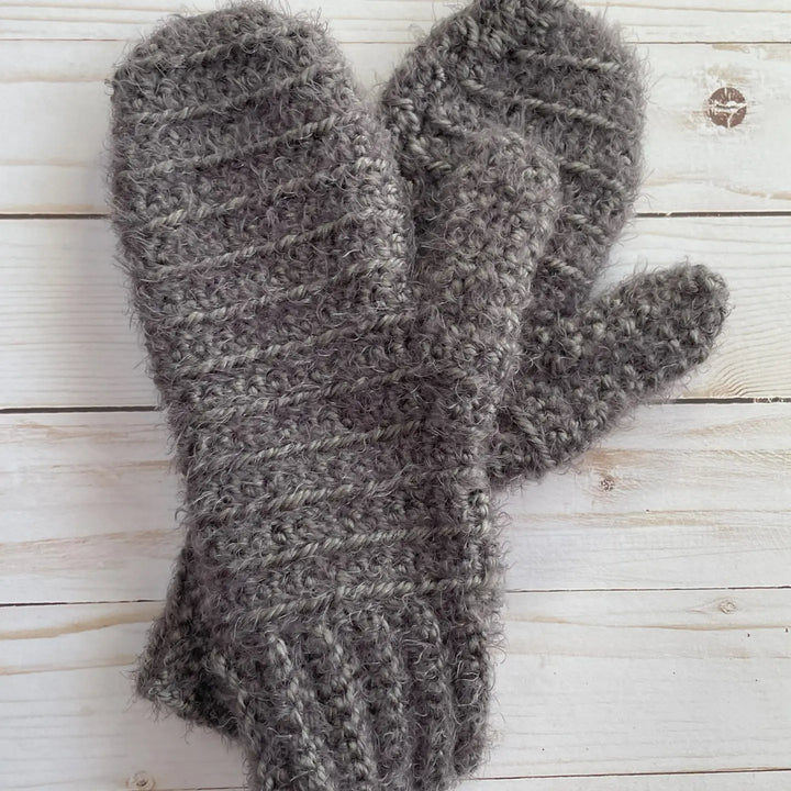 QuietJoy hand-crocheted mittens, grey