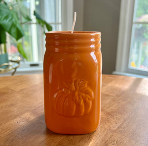 Open image in slideshow, Pumpkin Head 18oz Soy Candle, Pumpkin Ceramic Jar in 3 color options
