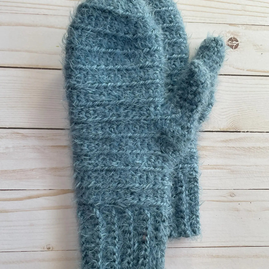 QuietJoy hand-crocheted mittens, blue green