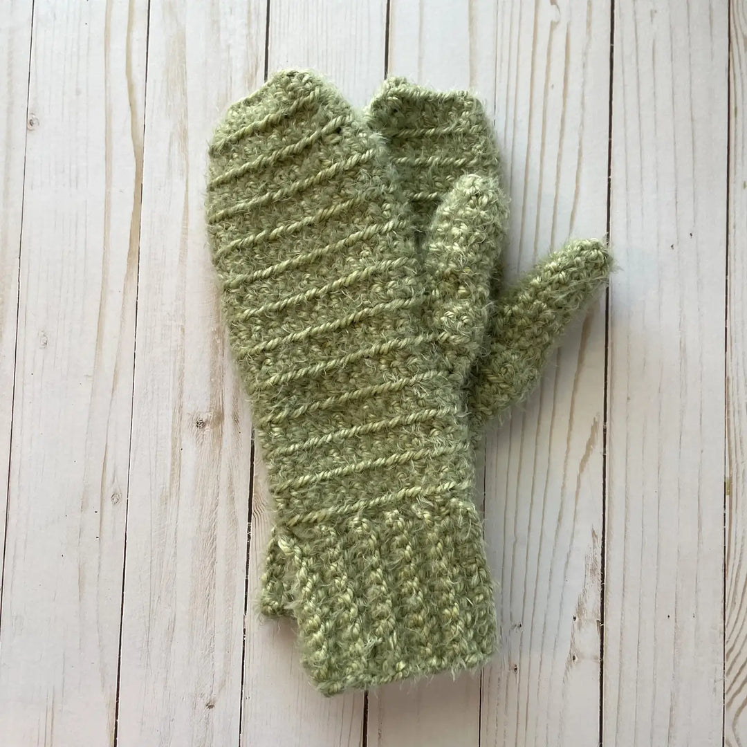 QuietJoy hand-crocheted mittens, green