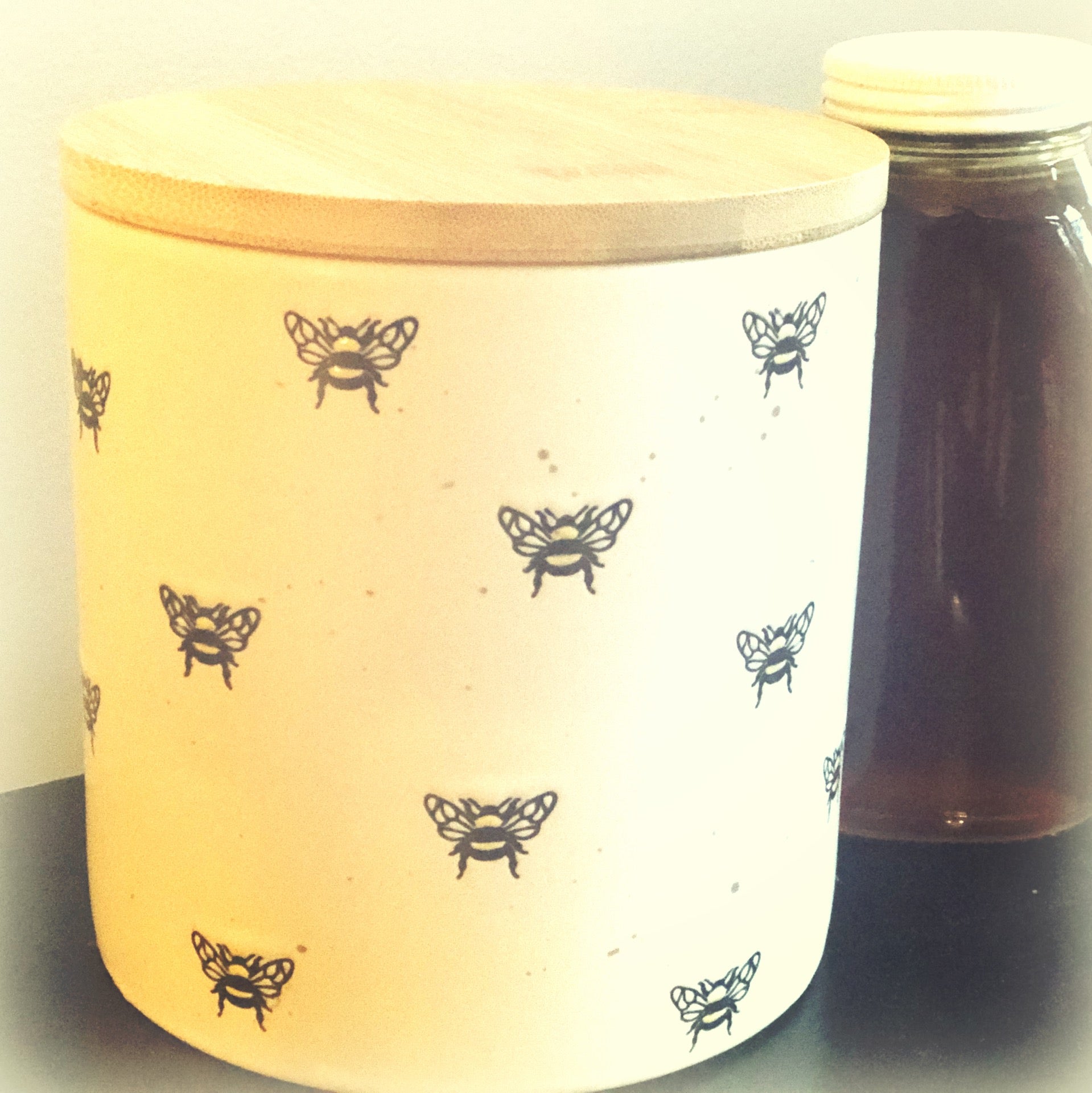 Honey Bee Wildflower, 3 Wick Bee Jar [wood lid] 44 oz